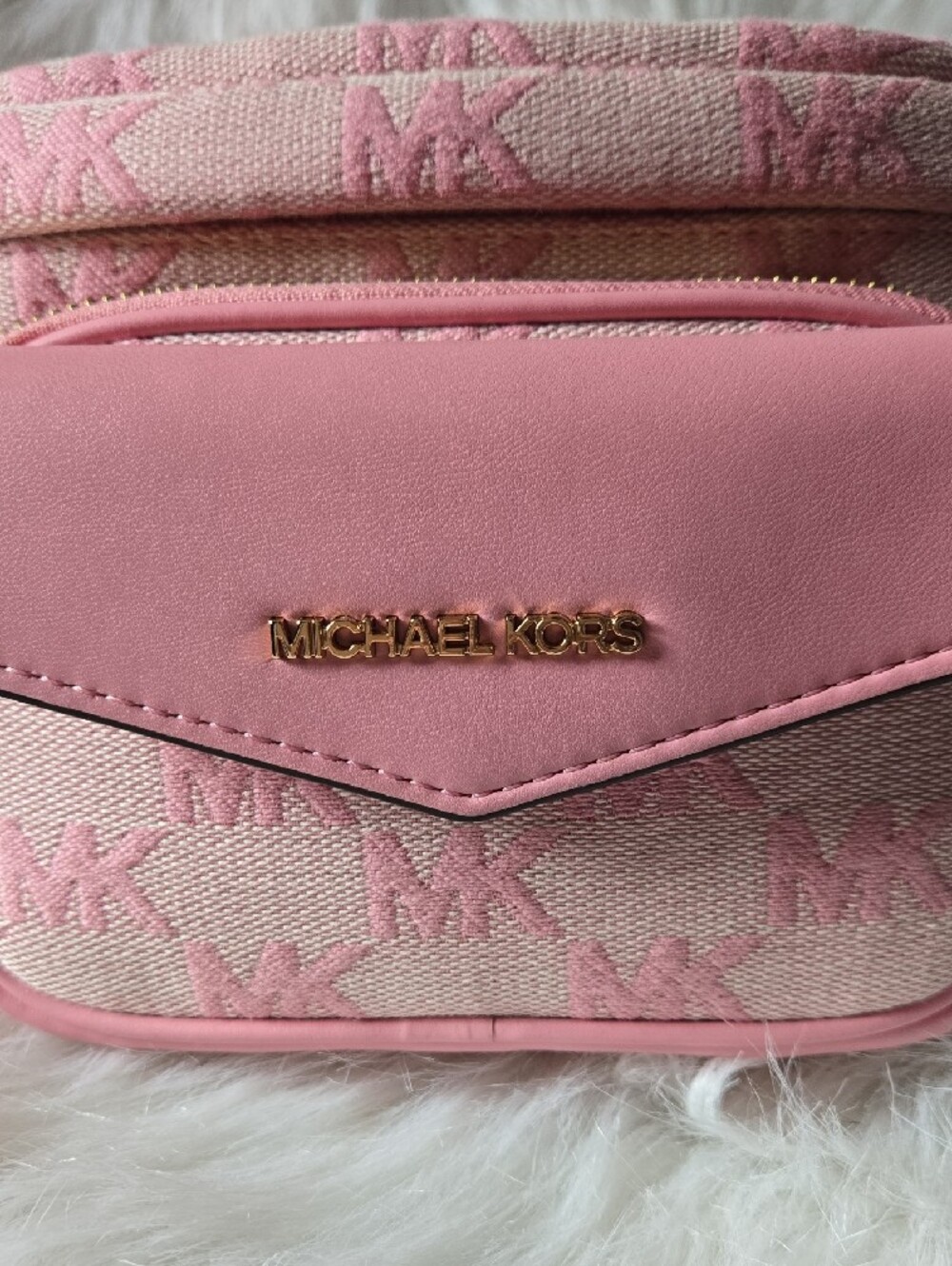 Michael Kors Pink Logo Crossbody Belt Bag with Gold Hardware - Picture 3 of 13